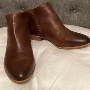 Gianni Bini ankle boots